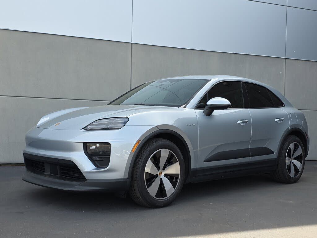 2025 PORSCHE Macan