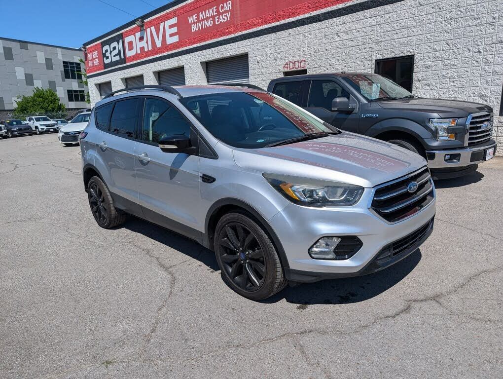 2017 FORD Escape