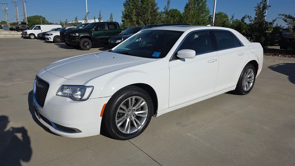 2019 CHRYSLER 300