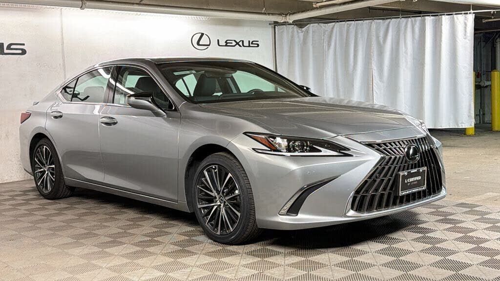2025 LEXUS ES