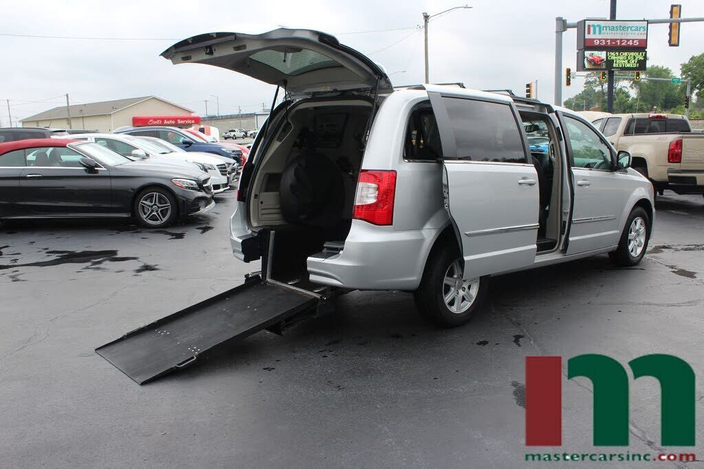 2012 CHRYSLER Town and Country