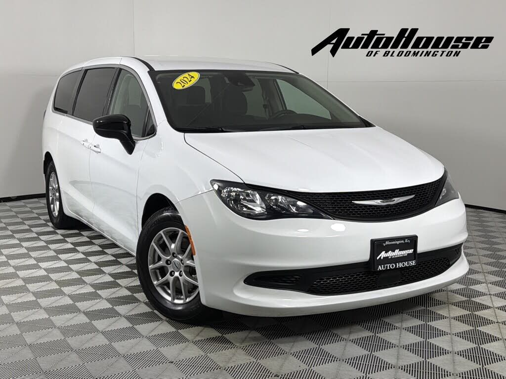 2024 CHRYSLER Voyager