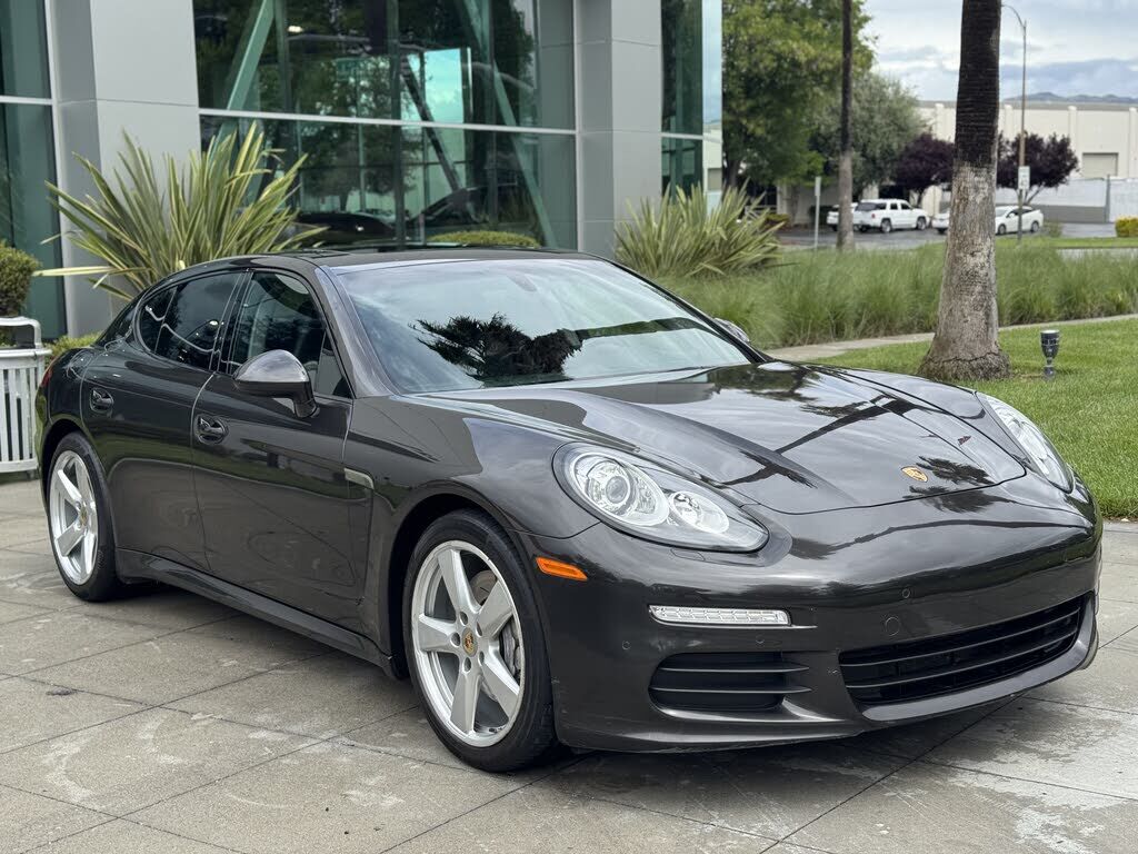 2016 PORSCHE Panamera