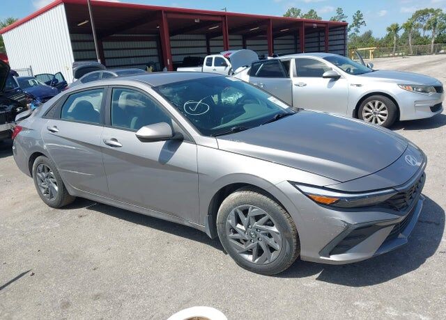 2024 HYUNDAI Elantra