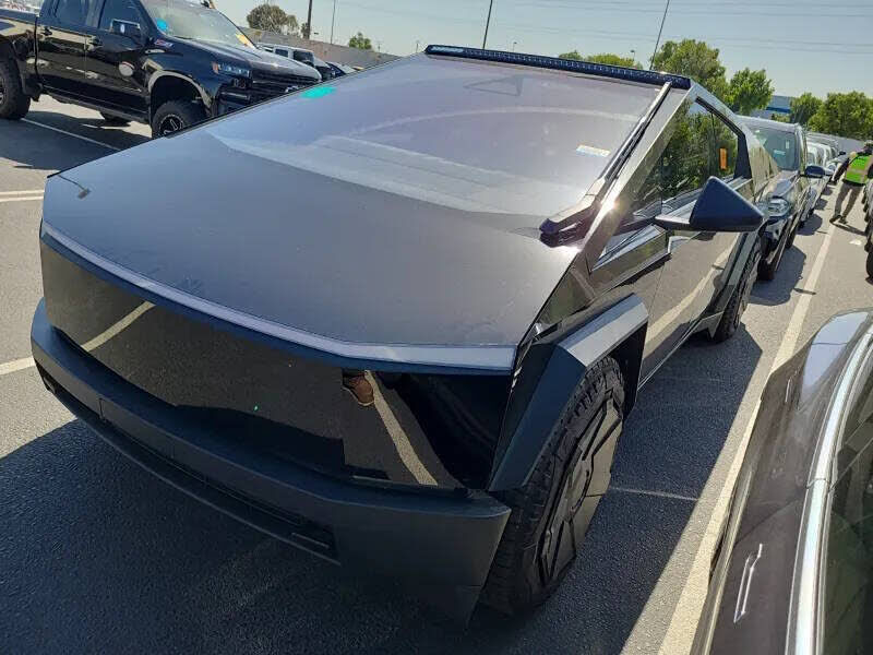 2024 TESLA Cybertruck
