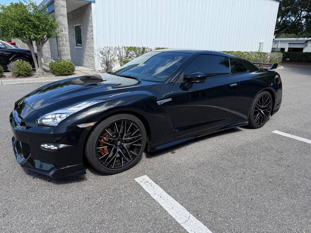 2024 NISSAN GT-R