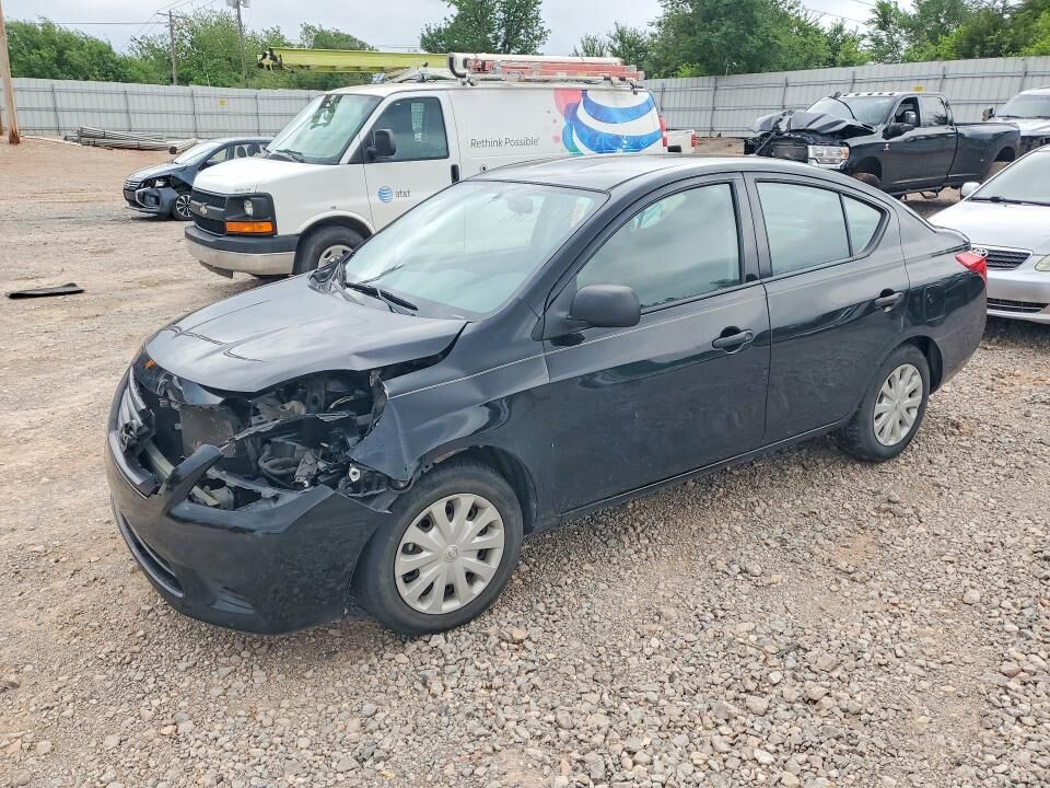 2014 NISSAN Versa
