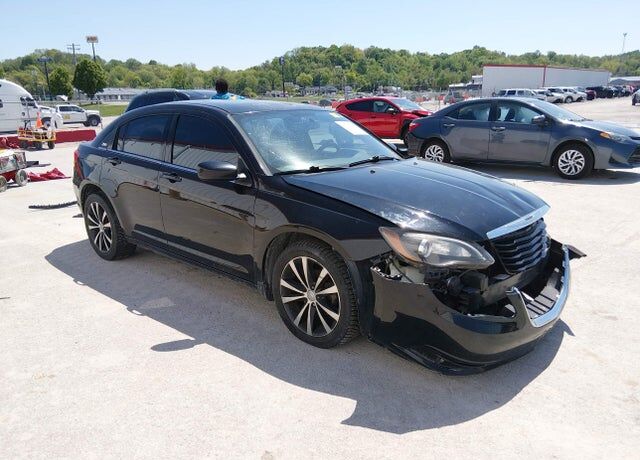 2013 CHRYSLER 200