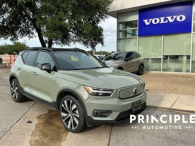 2021 VOLVO XC40