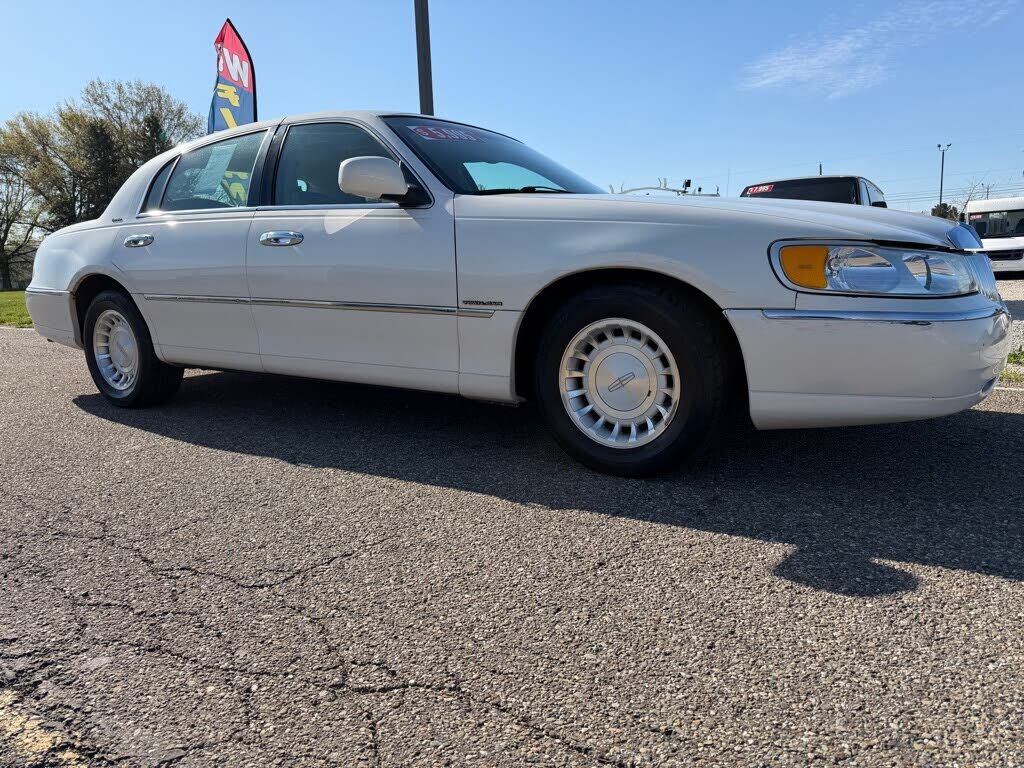 2001 LINCOLN Town Car