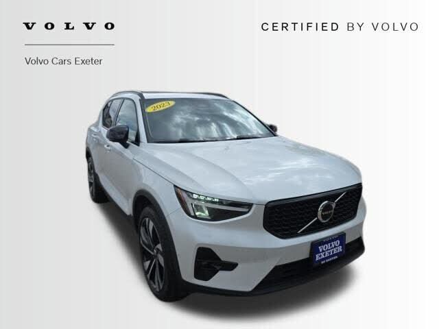 2023 VOLVO XC40