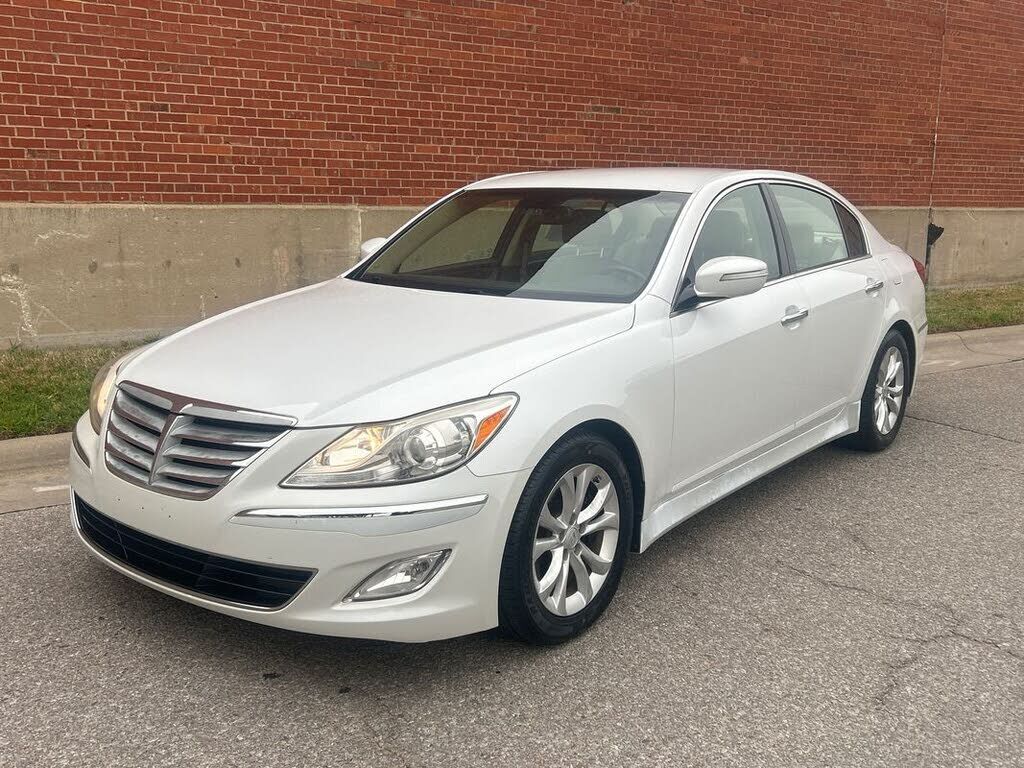 2013 HYUNDAI Genesis