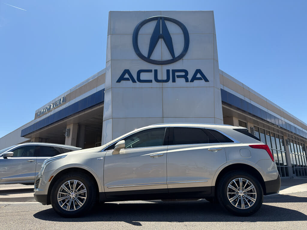 2017 CADILLAC XT5