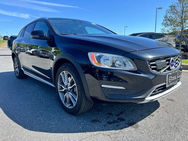 2018 VOLVO V60
