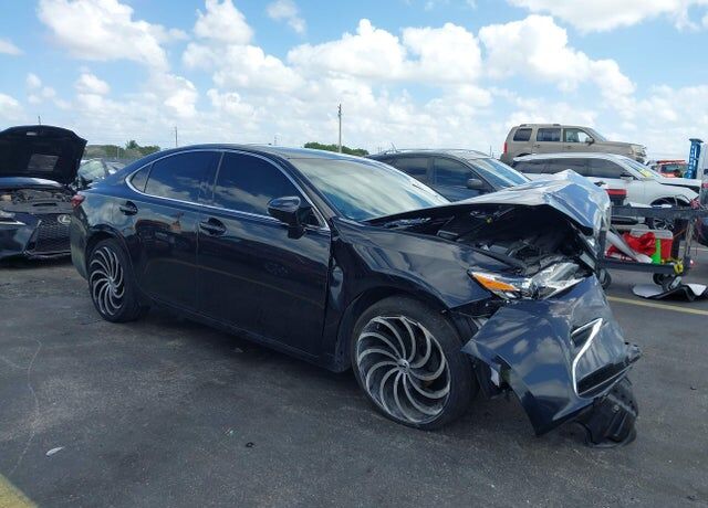 2018 LEXUS ES