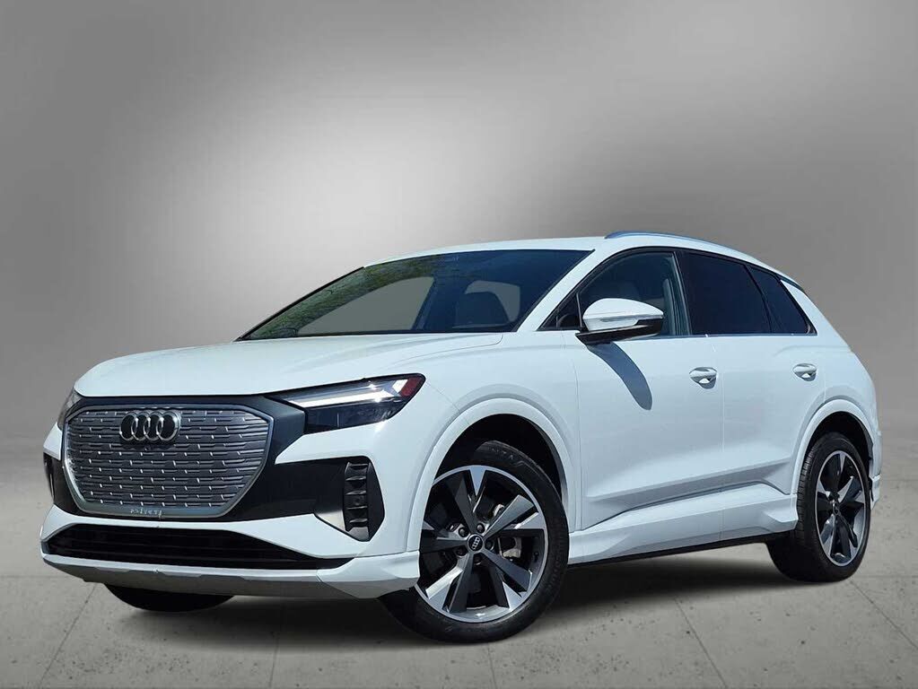 2022 AUDI Q4