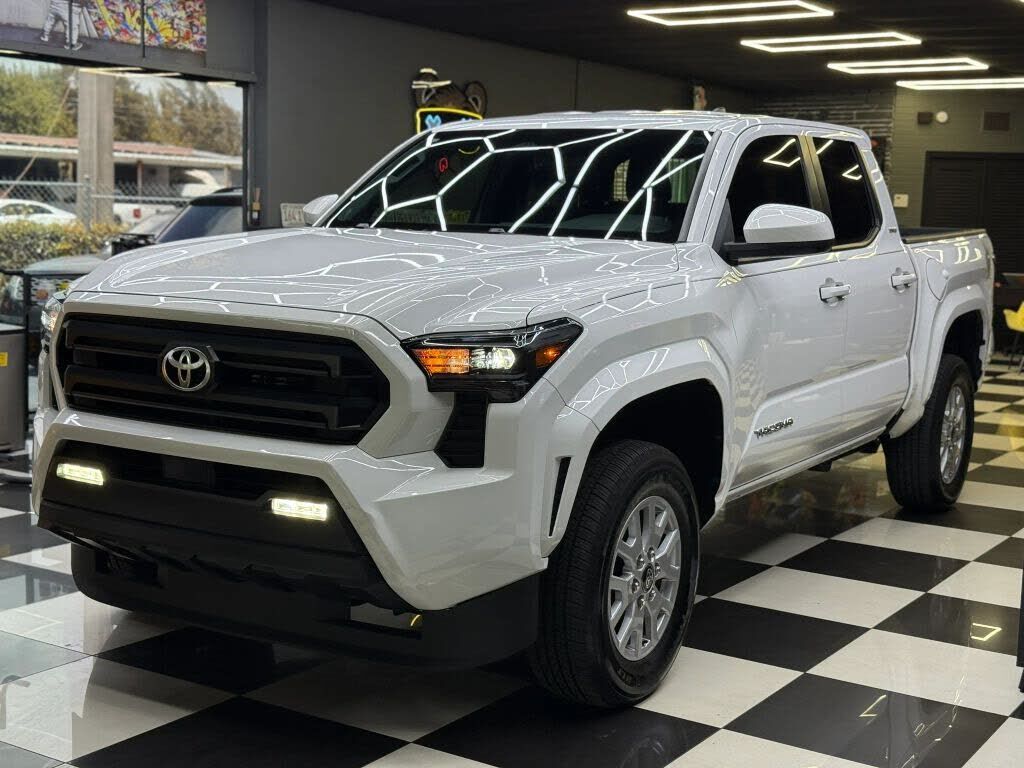 2024 TOYOTA Tacoma