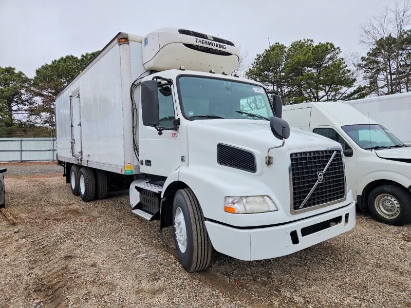 2016 VOLVO TRUCK VNM