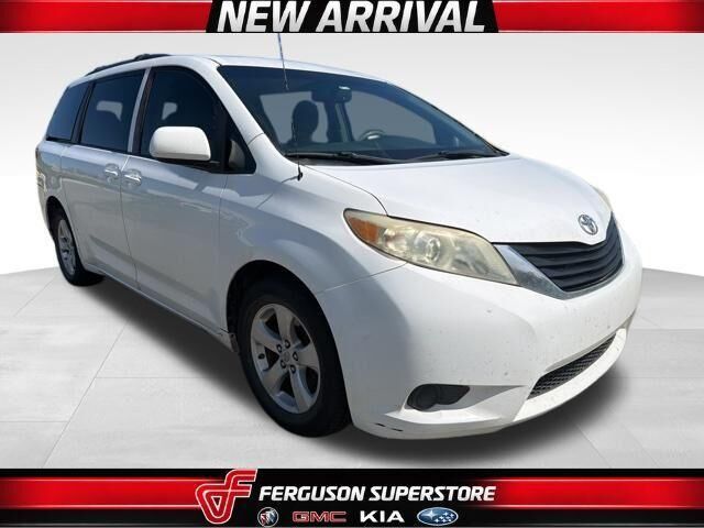 2012 TOYOTA Sienna