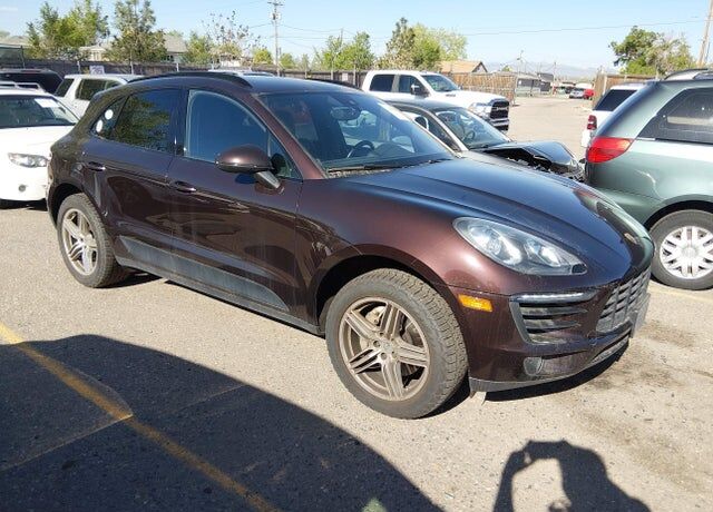 2017 PORSCHE Macan