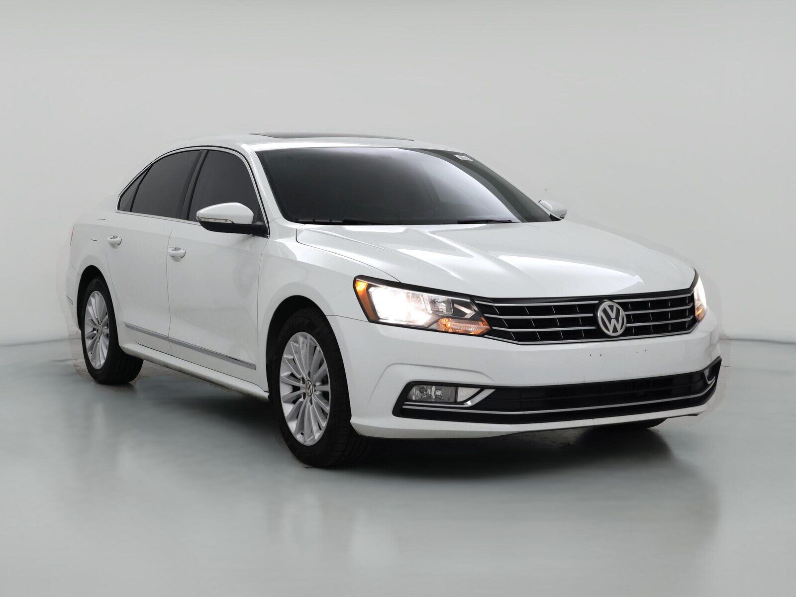 2016 VOLKSWAGEN Passat