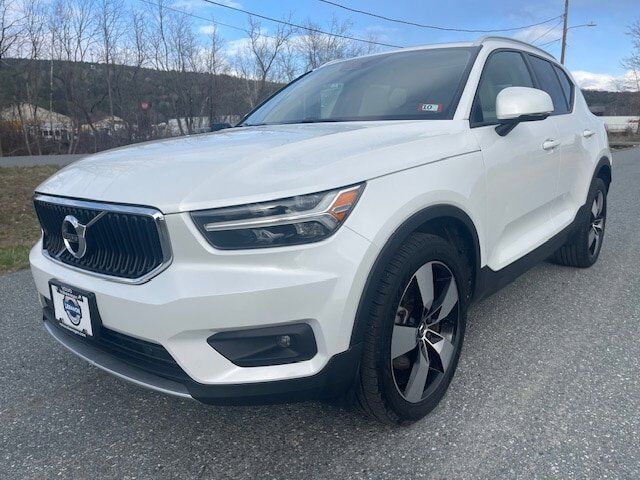2021 VOLVO XC40