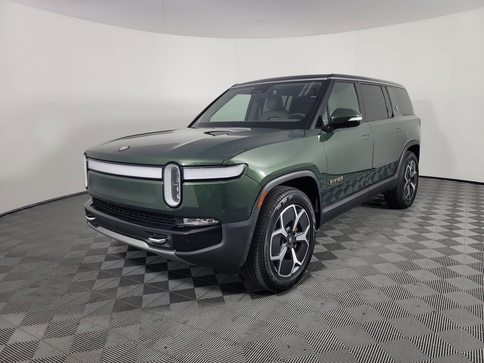2023 RIVIAN R1S