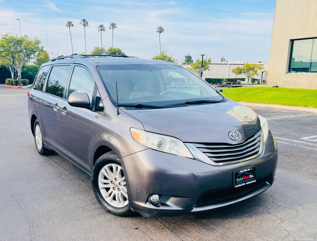 2013 TOYOTA Sienna