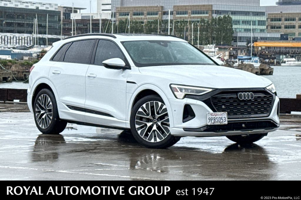 2024 AUDI Q8