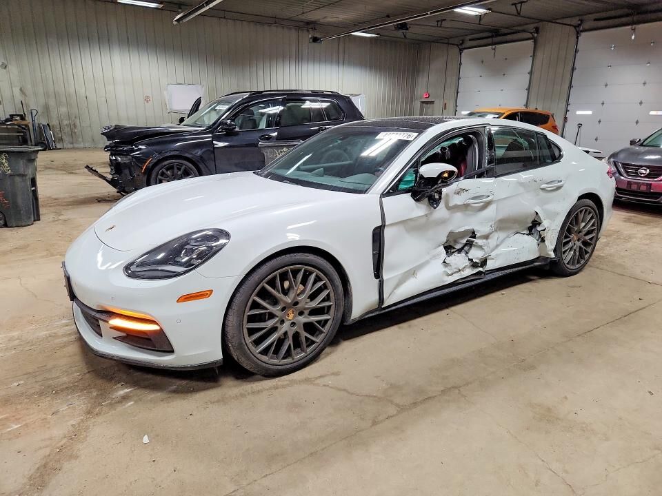 2018 PORSCHE Panamera