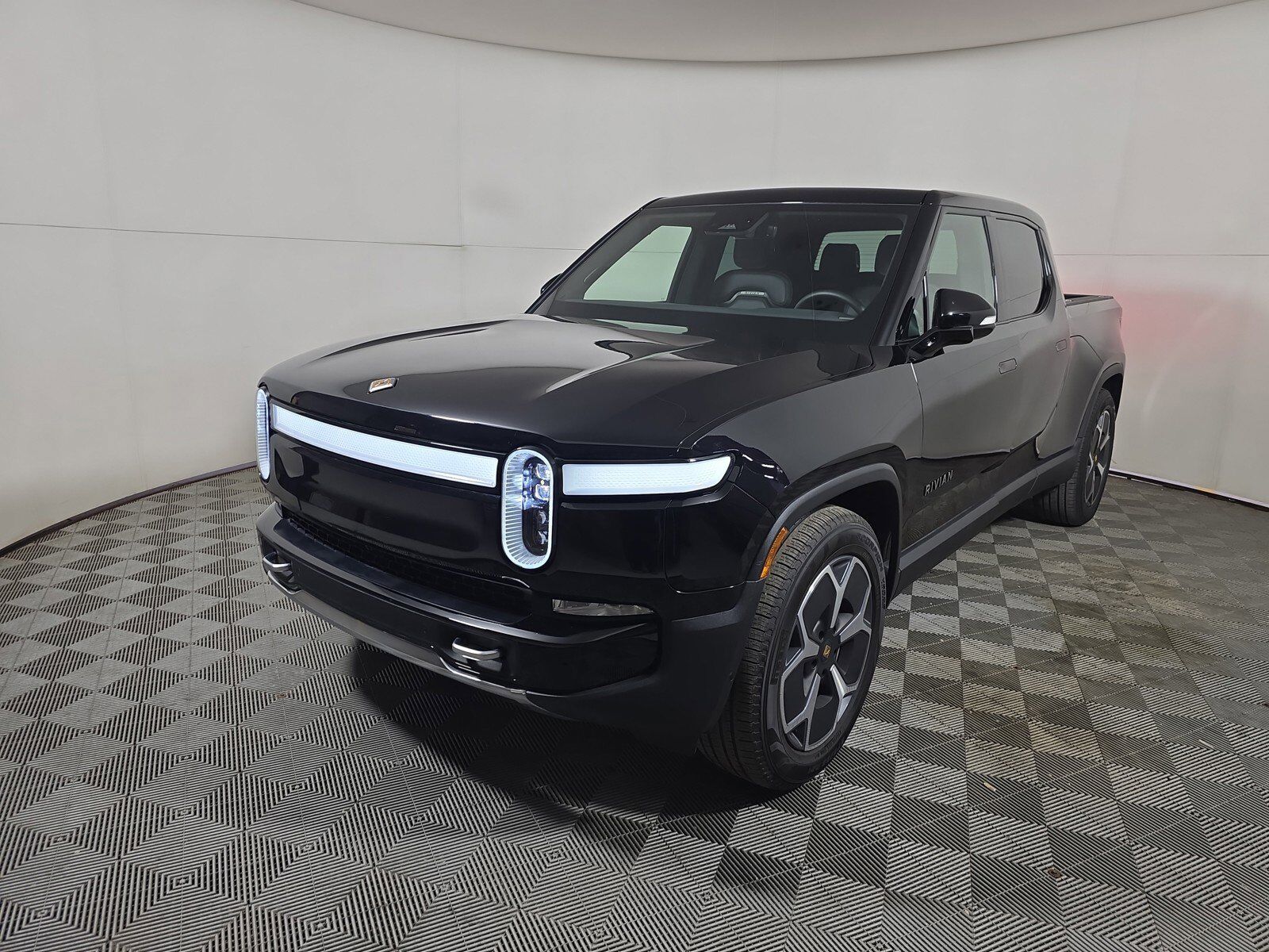2024 RIVIAN R1T