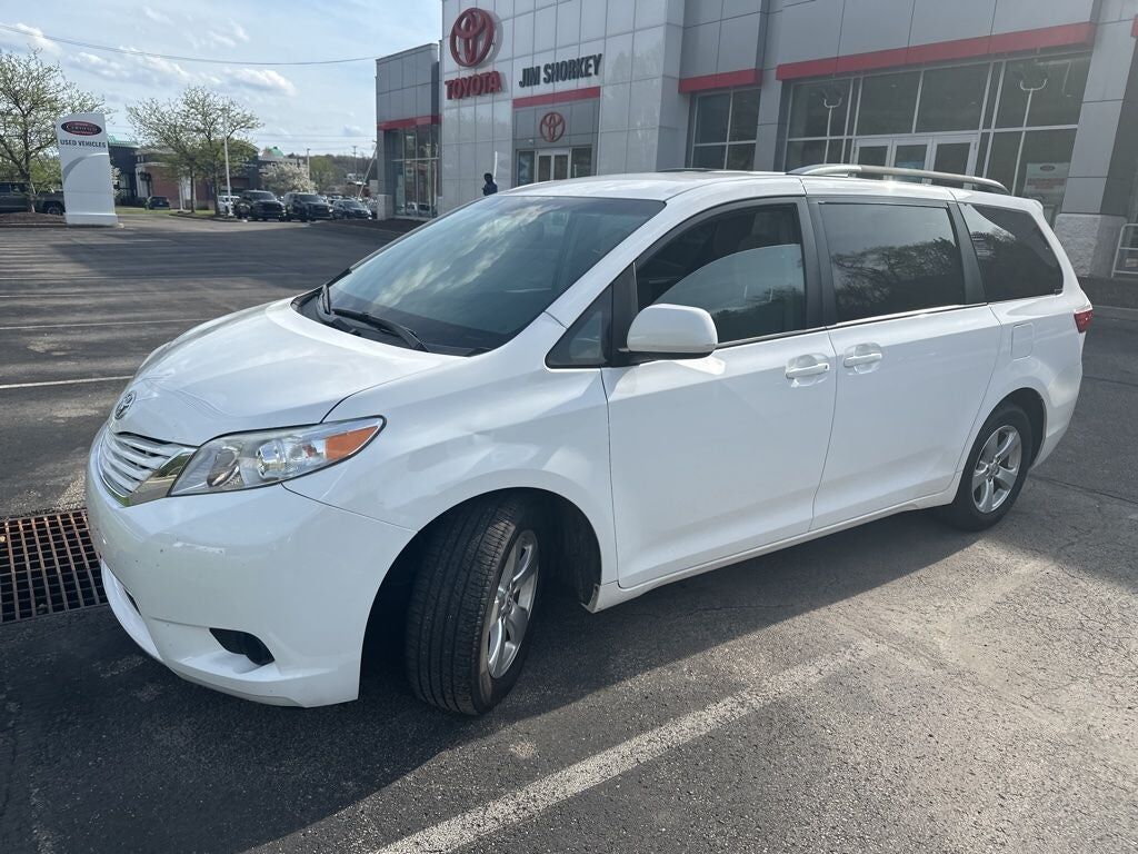 2017 TOYOTA Sienna