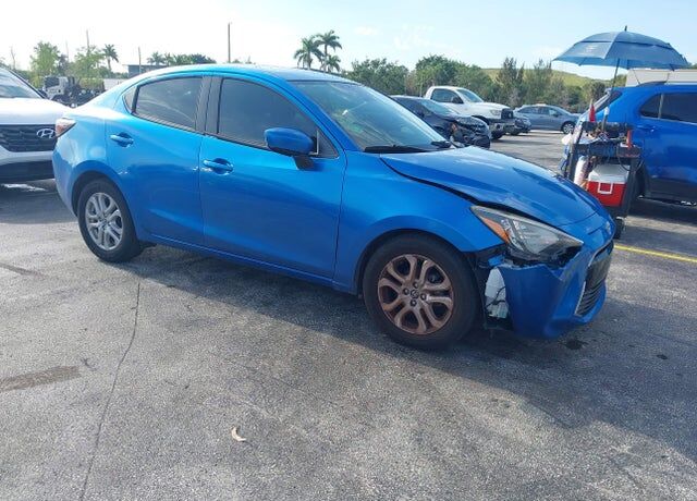 2017 TOYOTA Yaris