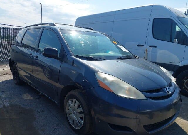 2009 TOYOTA Sienna