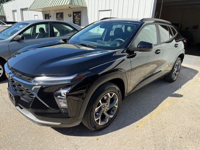 2025 CHEVROLET Trax