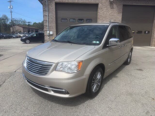 2014 CHRYSLER Town and Country