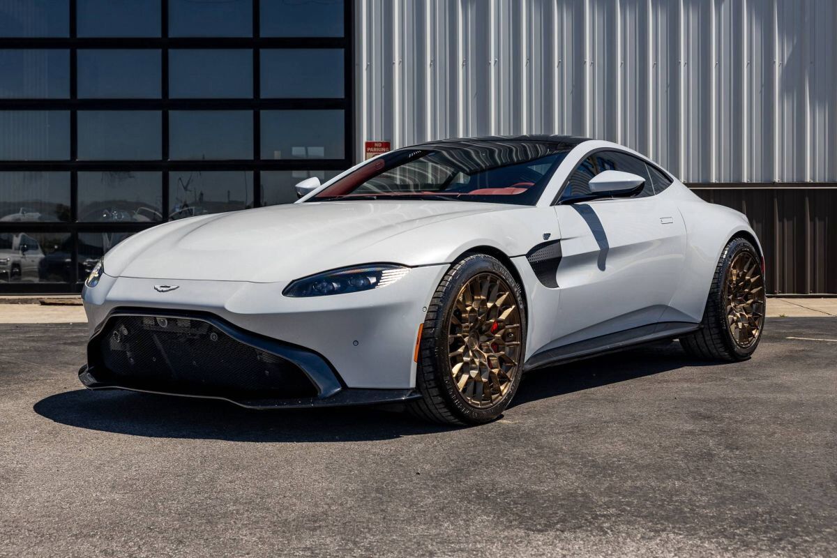 2019 ASTON MARTIN V8 Vantage