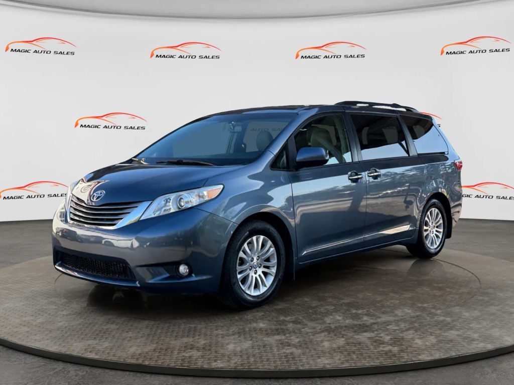 2017 TOYOTA Sienna