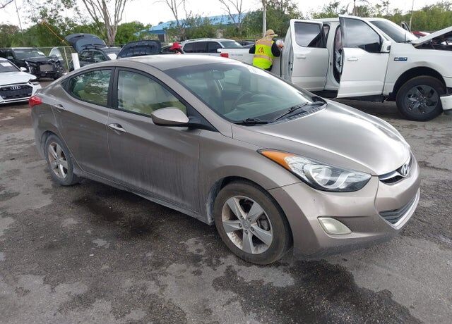 2013 HYUNDAI Elantra