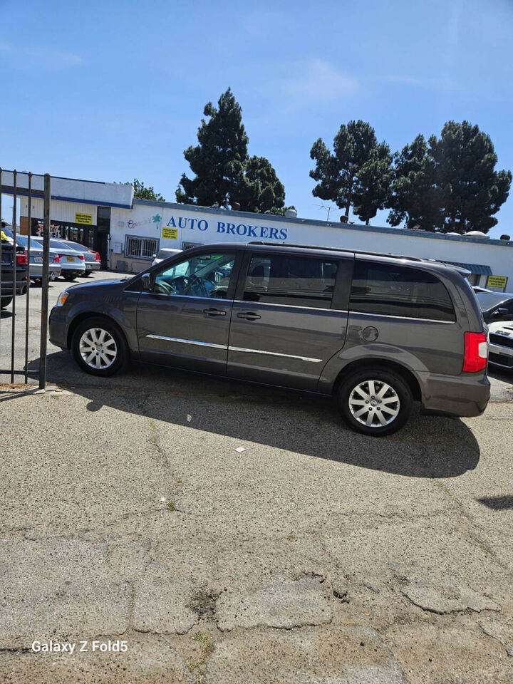 2016 CHRYSLER Town and Country