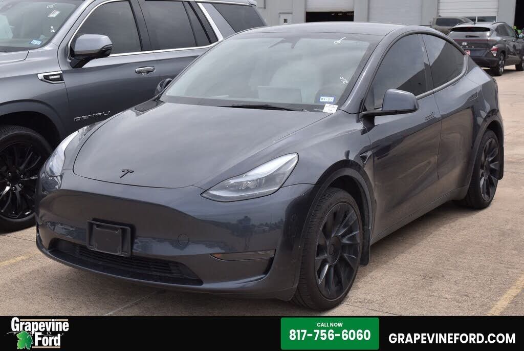 2025 TESLA Model Y
