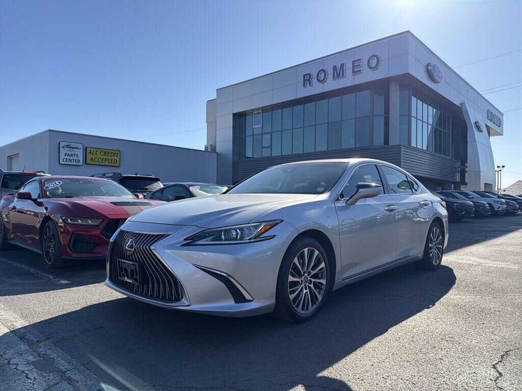 2019 LEXUS ES