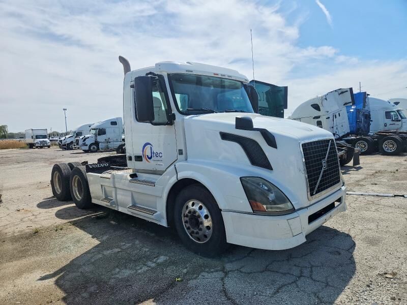 2016 VOLVO TRUCK VNL