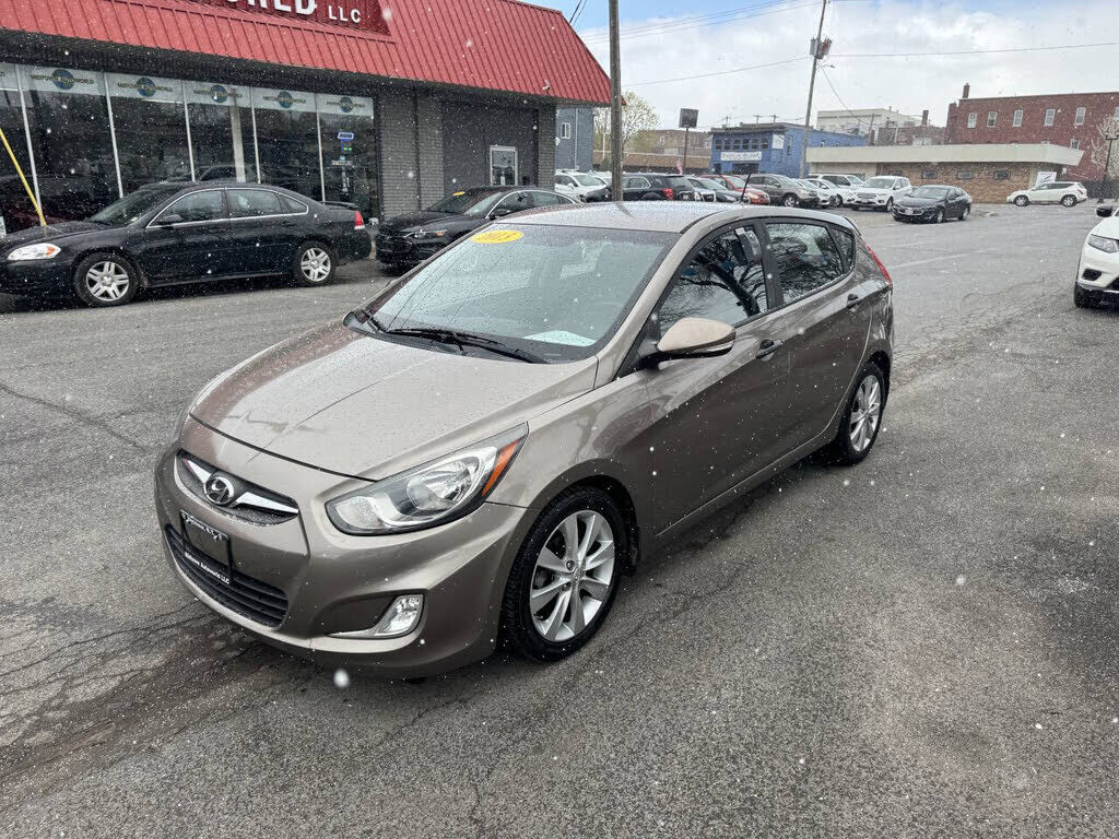 2013 HYUNDAI Accent