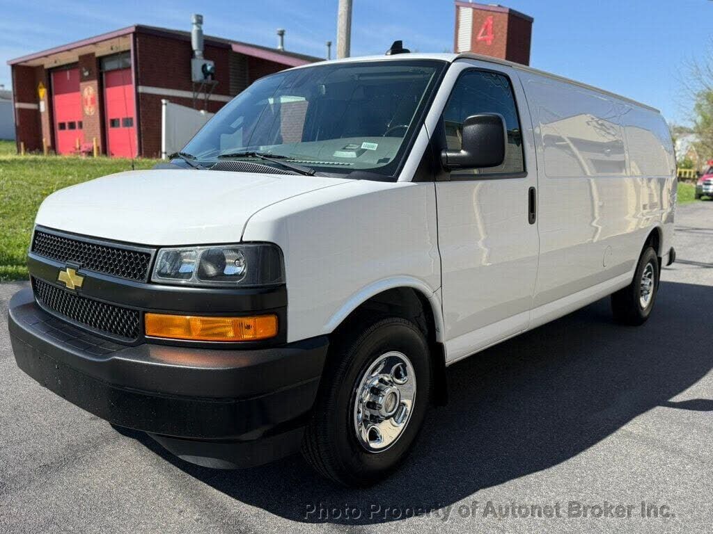 2020 CHEVROLET Express