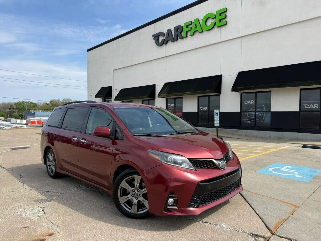 2018 TOYOTA Sienna