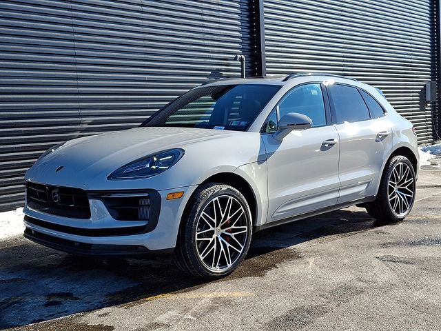 2026 PORSCHE Macan