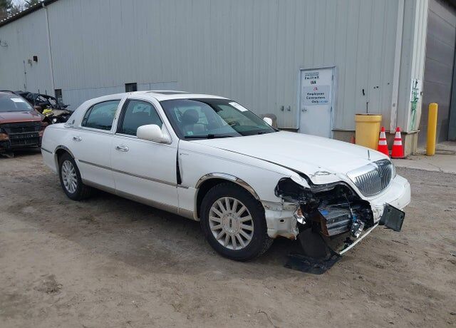 2003 LINCOLN Town Car