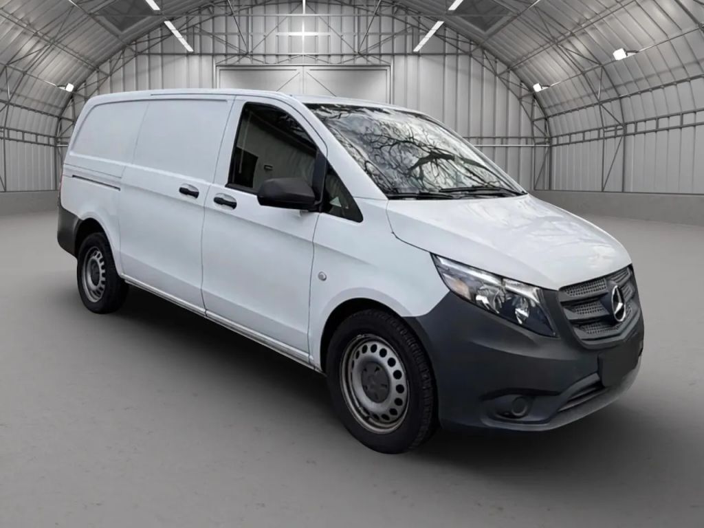 2017 MERCEDES-BENZ METRIS