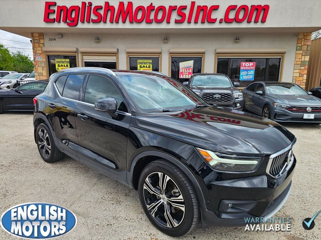 2021 VOLVO XC40